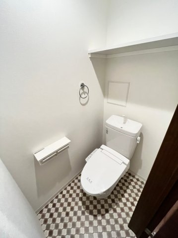 トイレ　画像は別号室。ご参考にどうぞ
