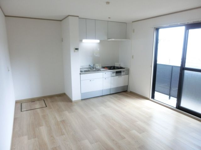 居室・リビング　リフォームした綺麗なお部屋です。