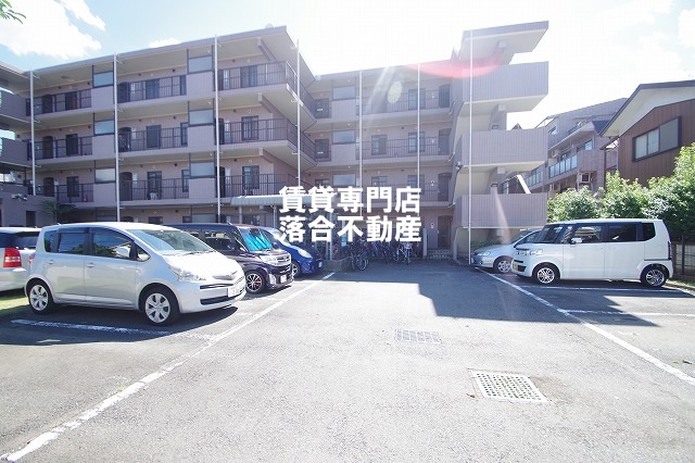 駐車場　敷地内駐車場完備