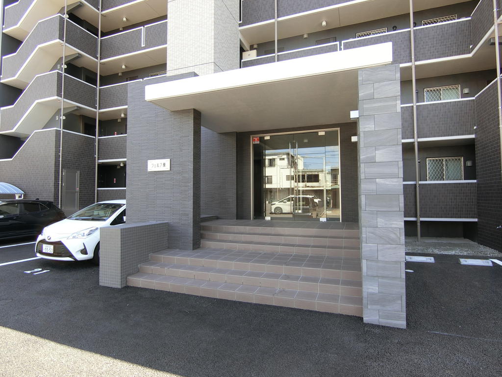 エントランス　オートロックです