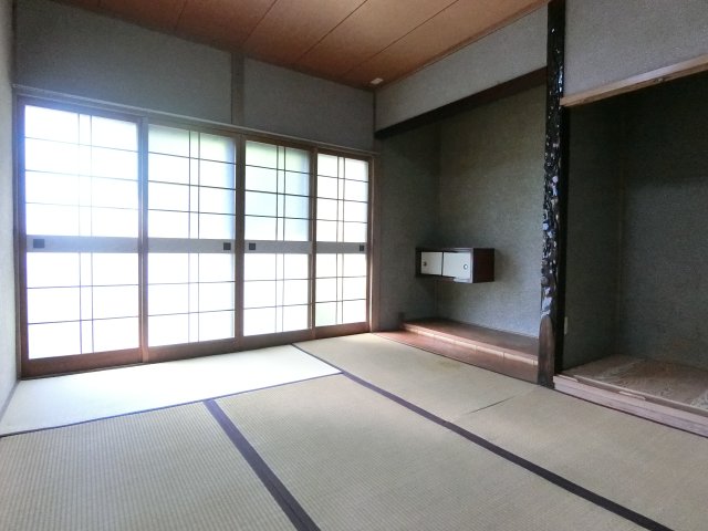 その他　ゆったりとくつろげる1階和室6帖♪