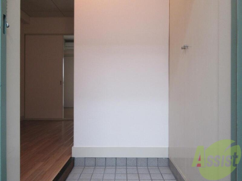 玄関　シックな落ち着いたお部屋のカラー