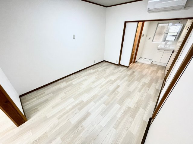 居室・リビング　居間です