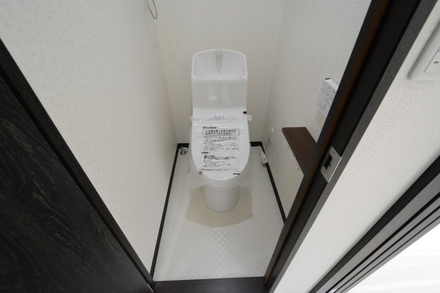 トイレ　温水洗浄便座付きのトイレです♪