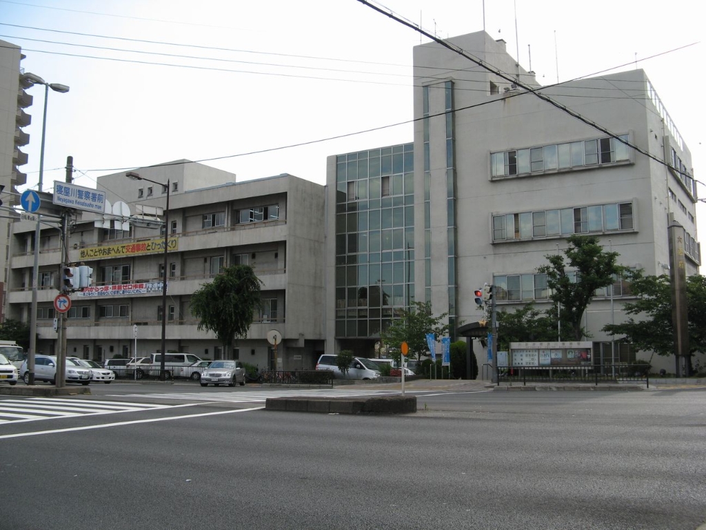 警察署・交番　寝屋川警察署（警察署・交番）まで484m