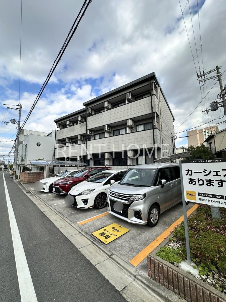 建物外観　３階建てマンションです。