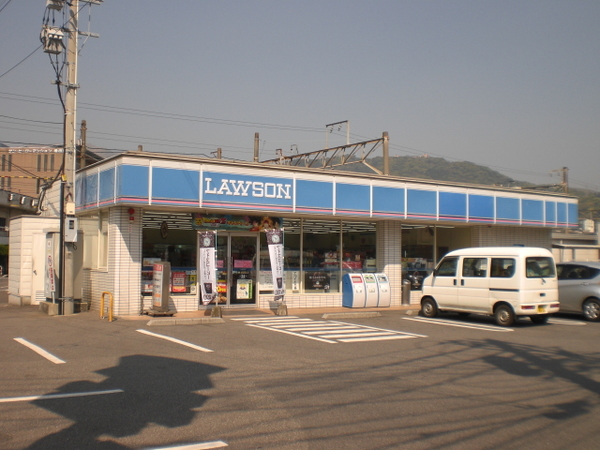 コンビニ　ファミリーマートＪＲ亀川駅前店（コンビニ）まで314m