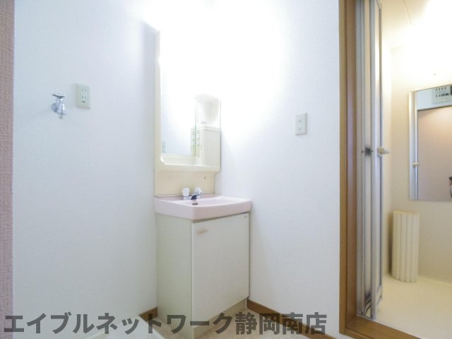 洗面設備　使いやすい洗面所です