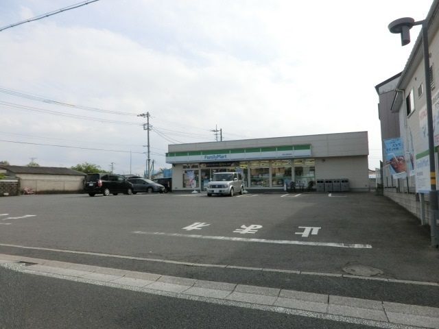 コンビニ　ファミリーマート（コンビニ）まで390m