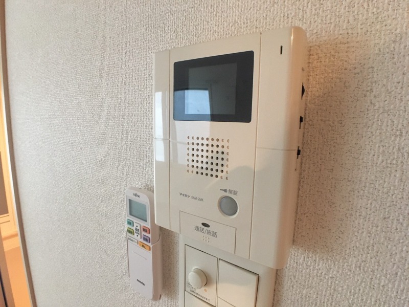 セキュリティ　ＴＶモニター付インターホンです。来客者の顔が見えるので安心！