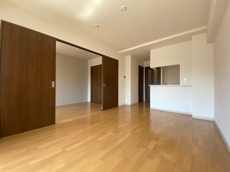 居室・リビング　広くてキレイなお部屋が広がっていて、充実した生活が送れそう。