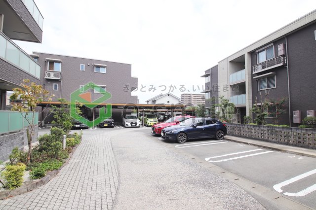 駐車場　駐車場があるので、車を買う予定の方も安心です