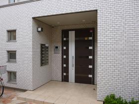 エントランス　安心のオートロック付きエントランス。
