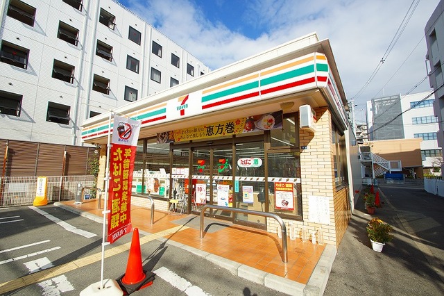 コンビニ　セブンイレブンJR茨木駅西店（コンビニ）まで576m
