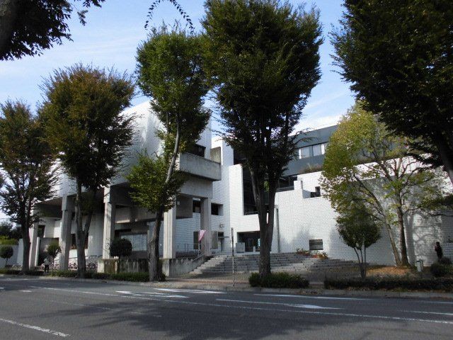 図書館　群馬県立図書館（図書館）まで529m