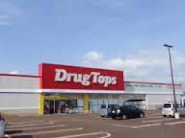 ドラックストア　ドラッグ・トップス川崎店（ドラッグストア）まで877m