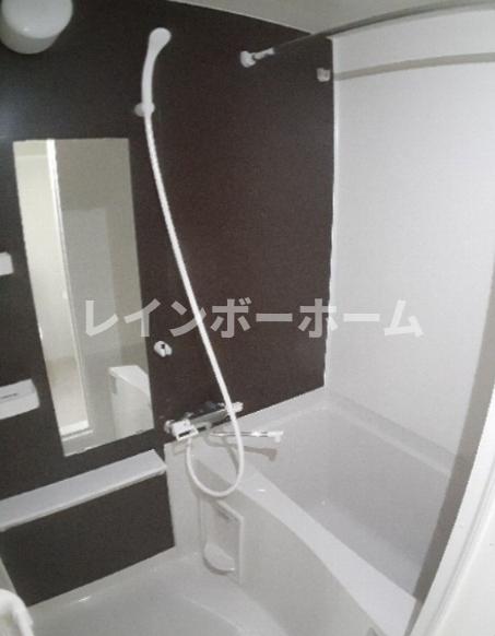 バス・シャワールーム　落ち着いた空間のお風呂です