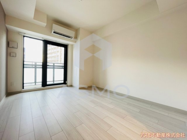 居室・リビング　同マンション別部屋参考写真