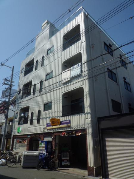 建物外観　★鉄骨造の４階建★