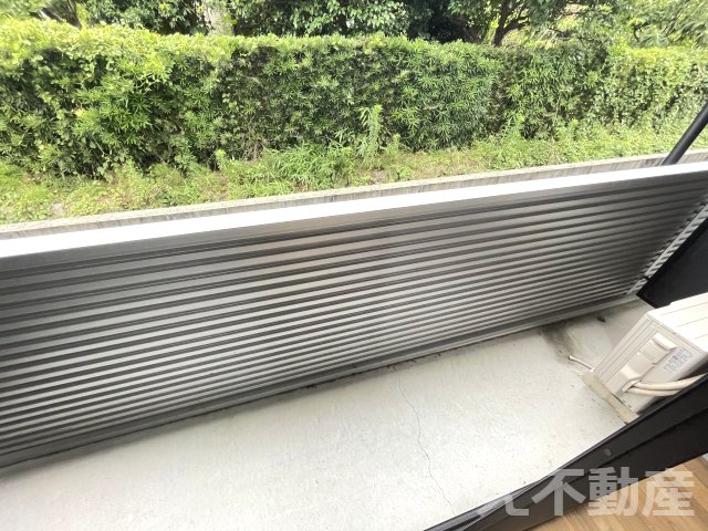 バルコニー　バルコニーからの眺めを楽しみながら食事をしませんか