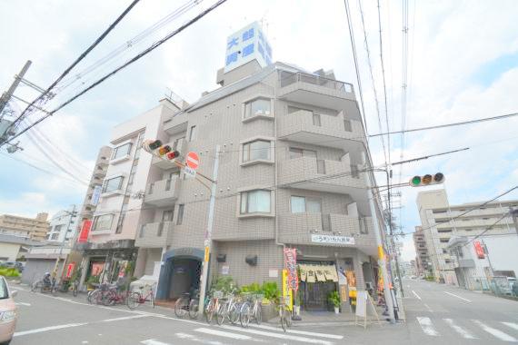 建物外観　どこか懐かしさを感じさせてくれる暖かみのある建物です。