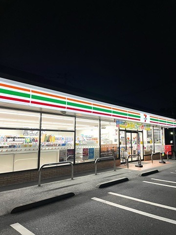 コンビニ　セブンイレブン 八王子由木中央店（コンビニ）まで394m