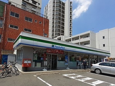 コンビニ　ファミリーマート（コンビニ）まで110m