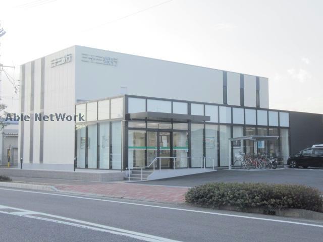 銀行　三十三銀行旭が丘支店（銀行）まで747m