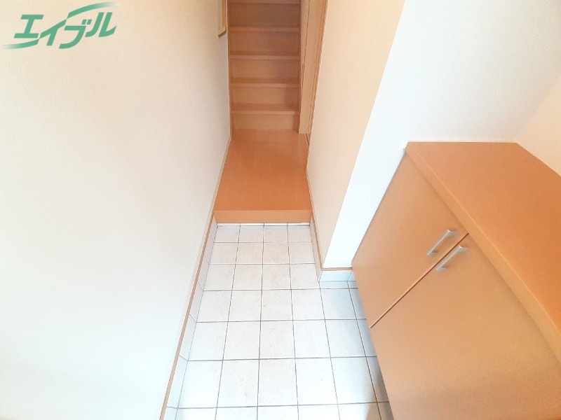 玄関　別部屋同型参考です