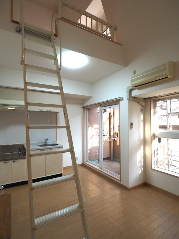 居室・リビング　※写真は反転タイプのお部屋です。※クロス等異なります。