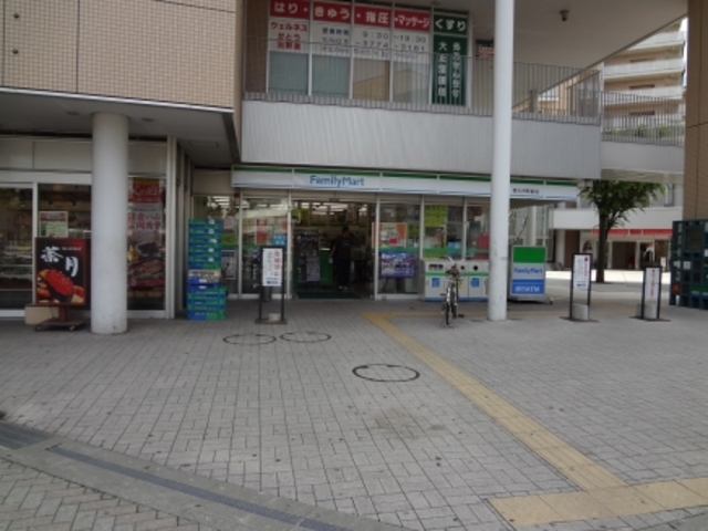 コンビニ　ファミリーマート西大井駅前店（コンビニ）まで272m