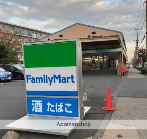 コンビニ　ファミリーマート（コンビニ）まで482m