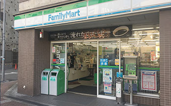 コンビニ　ファミリーマート 大国町店（コンビニ）まで221m