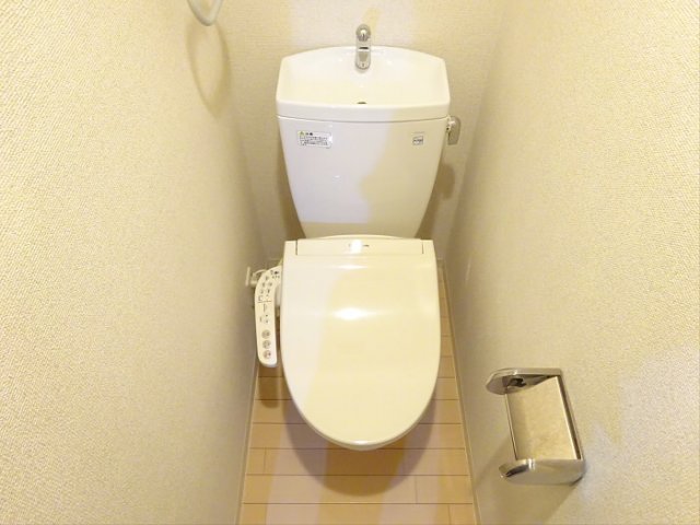 京王線 下高井戸駅 徒歩8分 3階建 築22年のトイレ写真