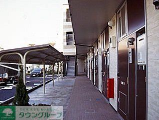エントランス　設備・仕様は号室により異なる為、現況を優先致します。