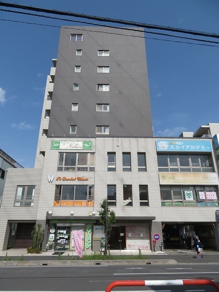 ロイヤルメドゥ北戸田の外観写真