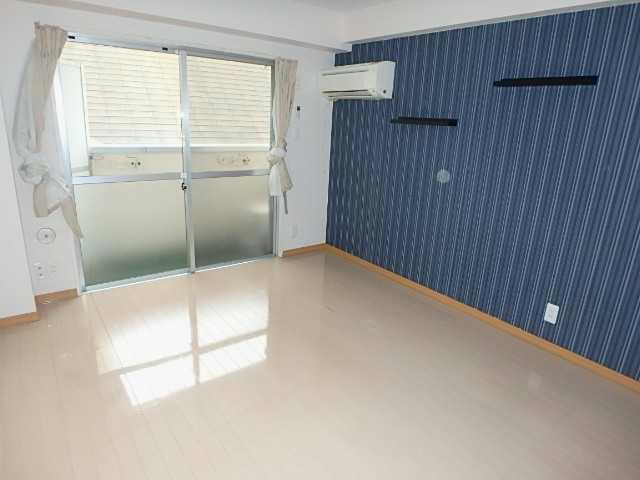 キャンパスビレッジ高坂の居間写真
