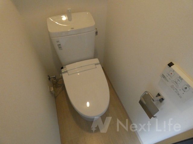 ブルーライン 阪東橋駅 徒歩2分 10階建 築13年のトイレ写真