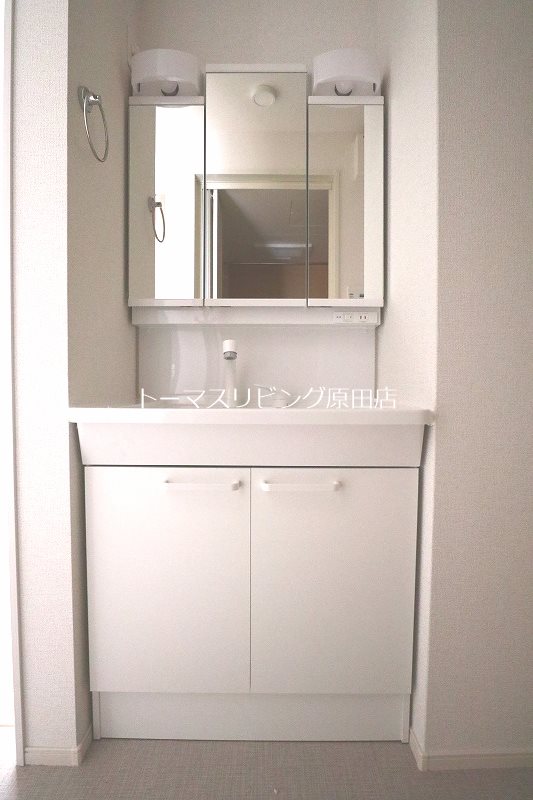 洗面設備　同型参考写真