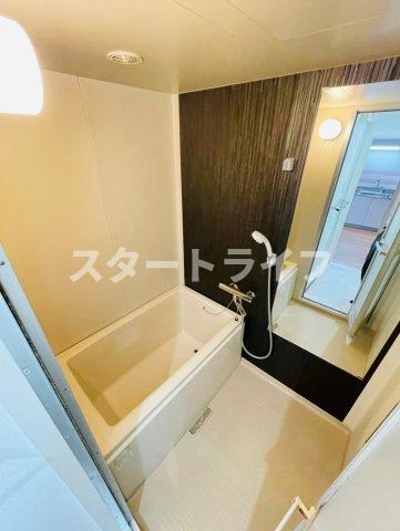 地下鉄御堂筋線 西中島南方駅 徒歩12分 7階建 築39年の風呂写真