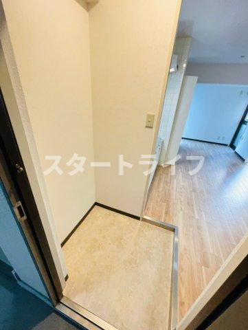 地下鉄御堂筋線 西中島南方駅 徒歩12分 7階建 築39年の玄関写真