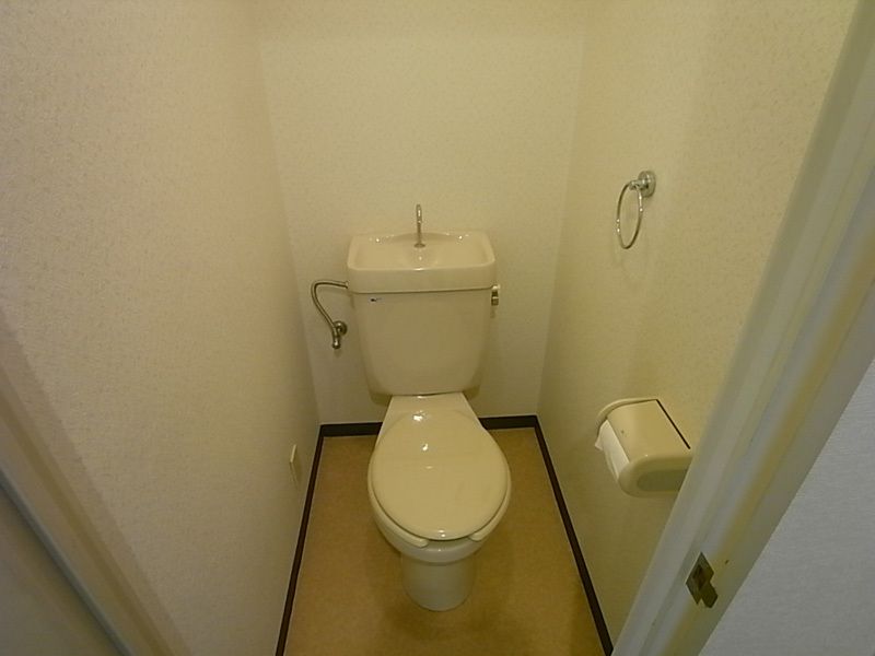 ＪＲ大阪環状線 弁天町駅 徒歩4分 8階建 築34年のトイレ写真
