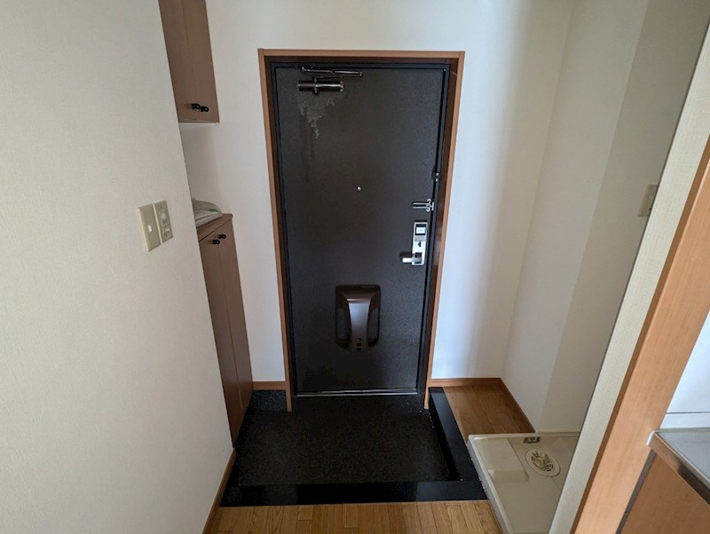 玄関　反転別部屋参考写真
