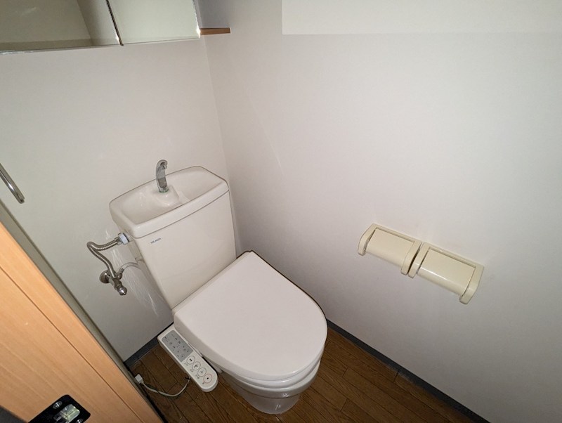 トイレ　反転別部屋参考写真
