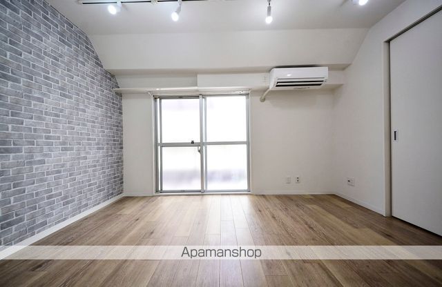 三軒茶屋マンションの居間写真