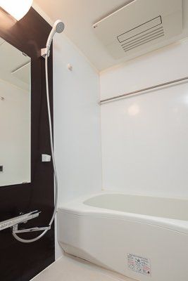 バス・シャワールーム　※同タイプの別のお部屋です。