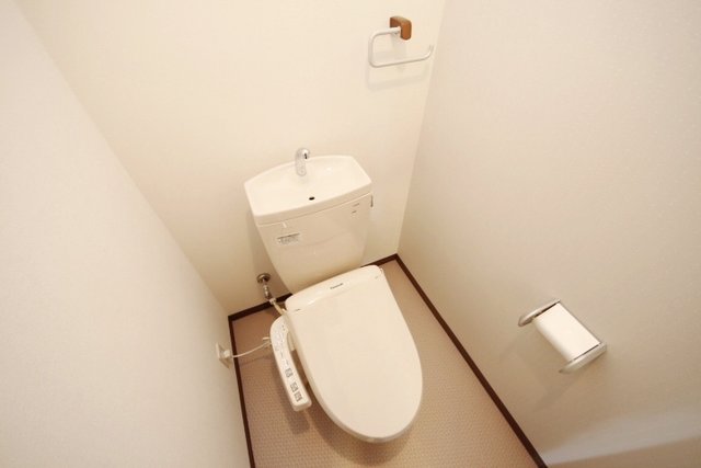近鉄生駒線 一分駅 徒歩5分 3階建 築50年のトイレ写真