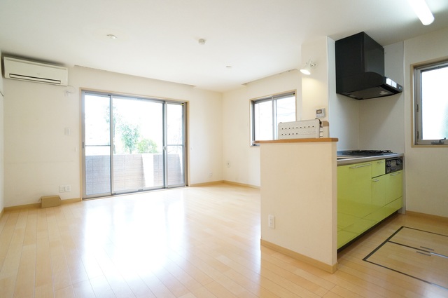 その他部屋・スペース　角部屋で明るく風通しの良いリビング