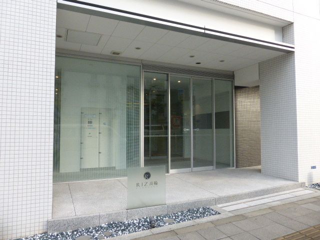エントランス　落ち着いたエントランスです
