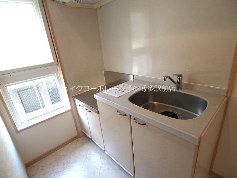 キッチン　※入居中の為別部屋写真使用現状優先